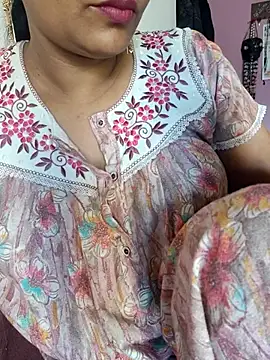 Snapshot of samitasharma chatting on 12/16/25, 05:01 samitasharma online show from 12/16/25, 05:01