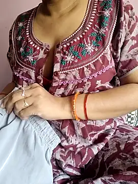 Snapshot of samitasharma chatting on 12/17/25, 05:24 samitasharma online show from 12/17/25, 05:24