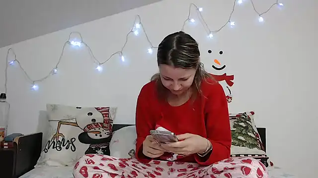 Snapshot of SweetMaddy888 chatting on 12/19/24, 04:02 SweetMaddy888 online show from 12/19/24, 04:02
