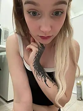 Snapshot of Baby_Tiny chatting on 02/01/25, 10:55 Baby Tiny online show from 02/01/25, 10:55