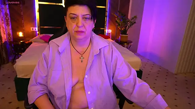 Snapshot of MilaSkyy chatting on 03/11/25, 05:49 MilaSkyy online show from 03/11/25, 05:49