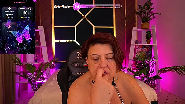 Snapshot of MilaSkyy chatting on 10/20/25, 02:45 MilaSkyy online show from 10/20/25, 02:45