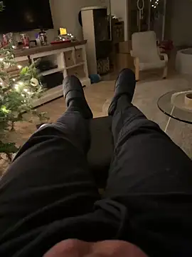 Snapshot of rundum40 chatting on 12/12/24, 06:10 rundum40 online show from 12/12/24, 06:10