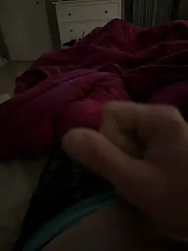 Snapshot of rundum40 chatting on 12/13/24, 08:15 rundum40 online show from 12/13/24, 08:15