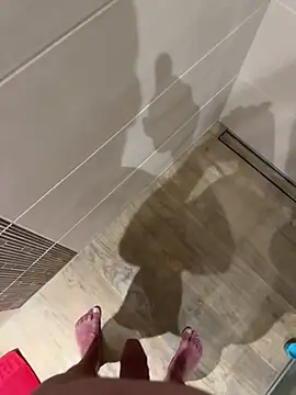 Snapshot of rundum40 chatting on 02/13/25, 08:13 rundum40 online show from 02/13/25, 08:13