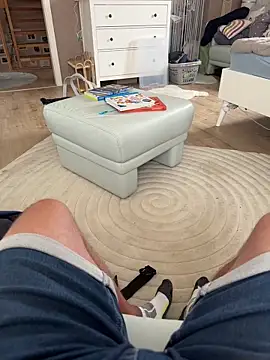 Snapshot of rundum40 chatting on 09/11/25, 01:44 rundum40 online show from 09/11/25, 01:44