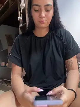 Snapshot of karla_nill chatting on 12/10/24, 05:22 karla nill online show from 12/10/24, 05:22