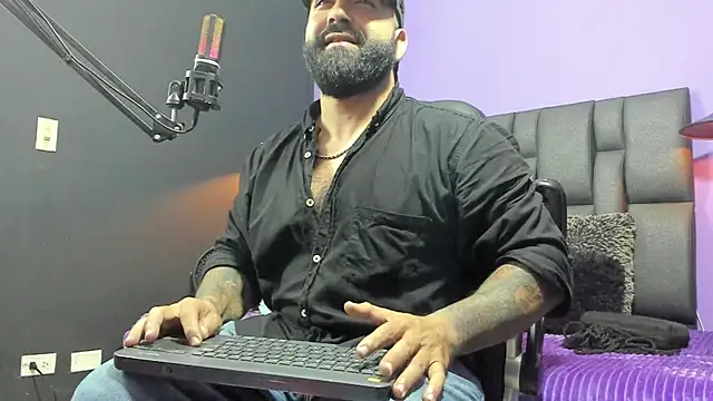 Snapshot of Lyon_vach chatting on 04/14/26, 01:00 Lyon vach online show from 04/14/26, 01:00