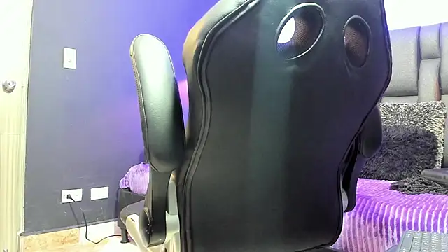 Snapshot of Lyon_vach chatting on 04/21/26, 01:53 Lyon vach online show from 04/21/26, 01:53