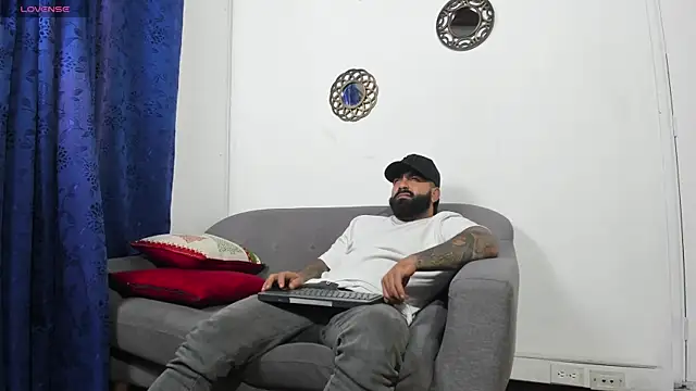 Snapshot of Lyon_vach chatting on 04/28/26, 02:27 Lyon vach online show from 04/28/26, 02:27