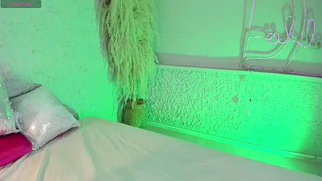 Snapshot of ArticaBelle chatting on 11/28/25, 04:37 ArticaBelle online show from 11/28/25, 04:37