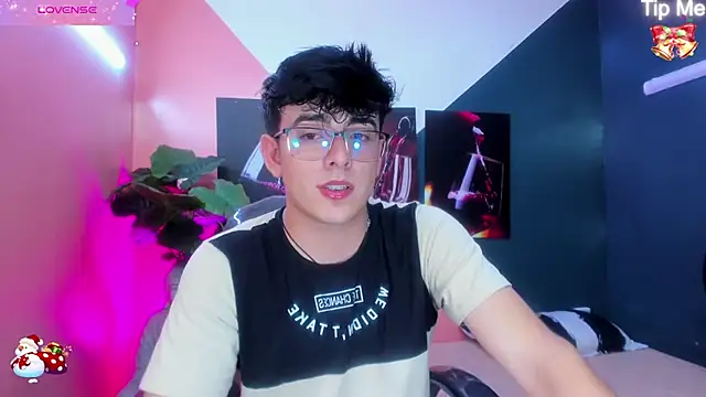 Snapshot of nolan_twink1 chatting on 12/13/24, 10:19 nolan twink1 online show from 12/13/24, 10:19