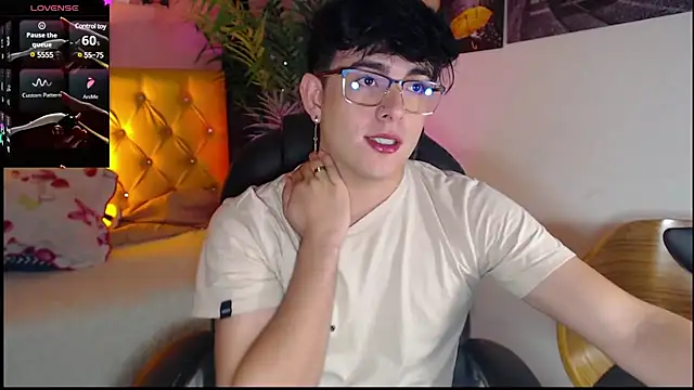 Snapshot of nolan_twink1 chatting on 01/05/25, 06:02 nolan twink1 online show from 01/05/25, 06:02