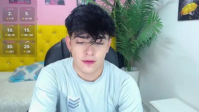 Snapshot of nolan_twink1 chatting on 03/11/25, 05:35 nolan twink1 online show from 03/11/25, 05:35