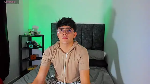 Snapshot of nolan_twink1 chatting on 10/01/25, 11:44 nolan twink1 online show from 10/01/25, 11:44