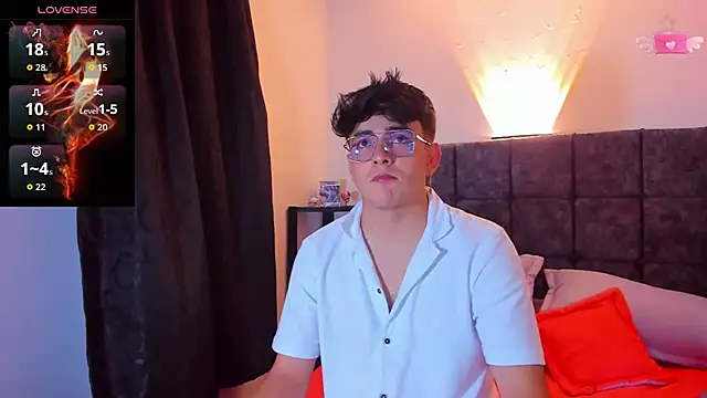 Snapshot of nolan_twink1 chatting on 10/06/25, 11:35 nolan twink1 online show from 10/06/25, 11:35