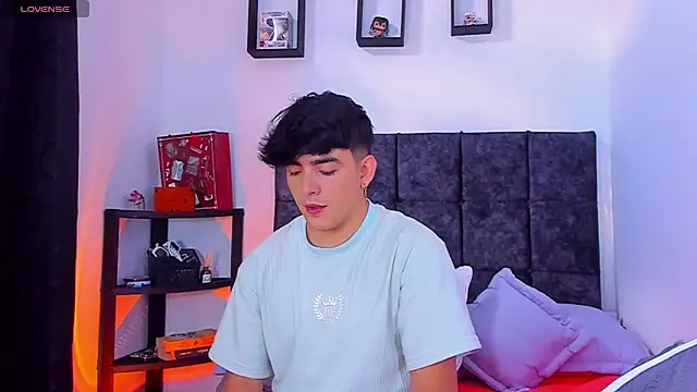 Snapshot of nolan_twink1 chatting on 10/09/25, 03:21 nolan twink1 online show from 10/09/25, 03:21