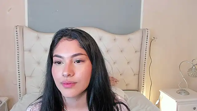 Snapshot of Mia_Elowen chatting on 02/12/25, 04:01 Mia Elowen online show from 02/12/25, 04:01