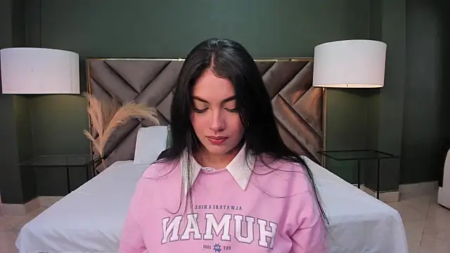 Snapshot of Mia_Elowen chatting on 02/13/25, 09:38 Mia Elowen online show from 02/13/25, 09:38