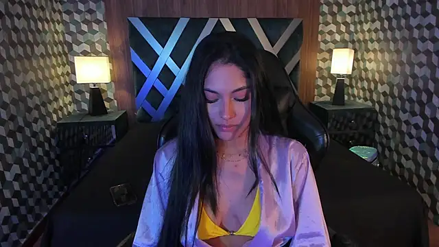 Snapshot of Mia_Elowen chatting on 02/22/25, 02:17 Mia Elowen online show from 02/22/25, 02:17