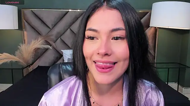 Snapshot of Mia_Elowen chatting on 02/22/25, 08:53 Mia Elowen online show from 02/22/25, 08:53