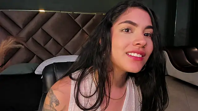 Snapshot of Mia_Elowen chatting on 02/28/25, 11:56 Mia Elowen online show from 02/28/25, 11:56