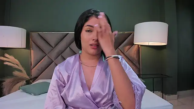 Snapshot of Mia_Elowen chatting on 03/06/25, 12:32 Mia Elowen online show from 03/06/25, 12:32