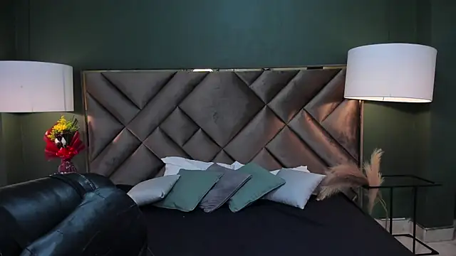 Snapshot of Mia_Elowen chatting on 03/08/25, 11:18 Mia Elowen online show from 03/08/25, 11:18