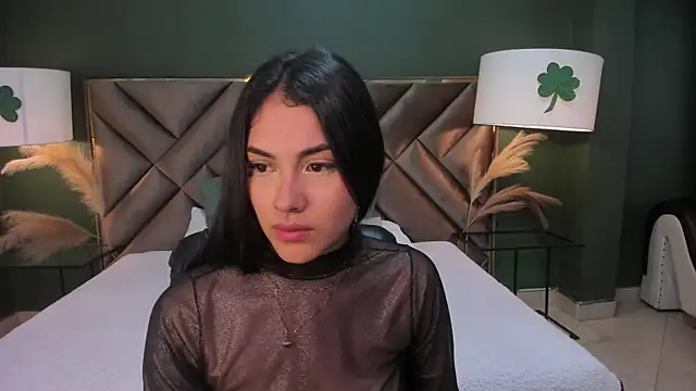 Snapshot of Mia_Elowen chatting on 03/15/25, 10:44 Mia Elowen online show from 03/15/25, 10:44