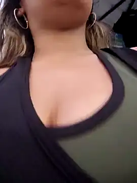 Snapshot of LaurenWelly_ chatting on 02/10/25, 11:23 LaurenWelly online show from 02/10/25, 11:23