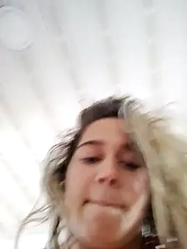 Snapshot of LaurenWelly_ chatting on 02/16/25, 08:33 LaurenWelly online show from 02/16/25, 08:33