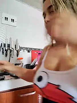 Snapshot of LaurenWelly_ chatting on 02/17/25, 08:15 LaurenWelly online show from 02/17/25, 08:15