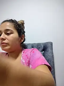 Snapshot of LaurenWelly_ chatting on 02/18/25, 02:27 LaurenWelly online show from 02/18/25, 02:27