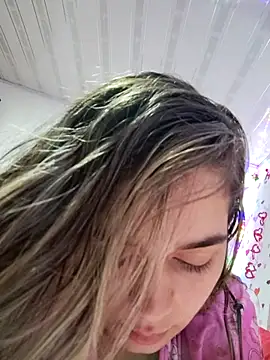 Snapshot of LaurenWelly_ chatting on 02/21/25, 02:50 LaurenWelly online show from 02/21/25, 02:50