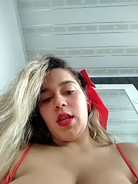 Snapshot of LaurenWelly_ chatting on 02/27/25, 08:42 LaurenWelly online show from 02/27/25, 08:42