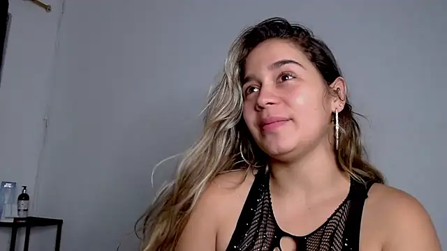 Snapshot of LaurenWelly_ chatting on 03/02/25, 03:02 LaurenWelly online show from 03/02/25, 03:02