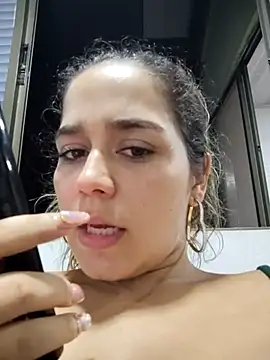 Snapshot of LaurenWelly_ chatting on 03/04/25, 01:23 LaurenWelly online show from 03/04/25, 01:23