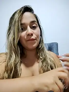 Snapshot of LaurenWelly_ chatting on 03/06/25, 01:37 LaurenWelly online show from 03/06/25, 01:37