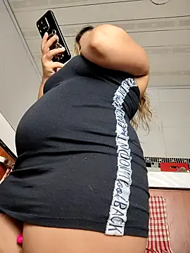 Snapshot of LaurenWelly_ chatting on 03/08/25, 11:39 LaurenWelly online show from 03/08/25, 11:39