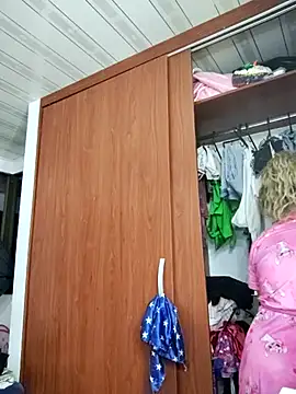 Snapshot of LaurenWelly_ chatting on 03/18/25, 04:37 LaurenWelly online show from 03/18/25, 04:37