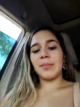 Snapshot of LaurenWelly_ chatting on 03/22/25, 10:26 LaurenWelly online show from 03/22/25, 10:26