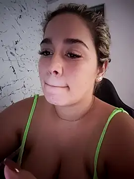 Snapshot of LaurenWelly_ chatting on 11/16/25, 04:12 LaurenWelly online show from 11/16/25, 04:12