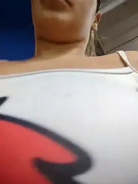 Snapshot of LaurenWelly_ chatting on 11/19/25, 11:05 LaurenWelly online show from 11/19/25, 11:05