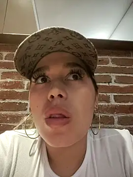 Snapshot of LaurenWelly_ chatting on 11/24/25, 09:58 LaurenWelly online show from 11/24/25, 09:58