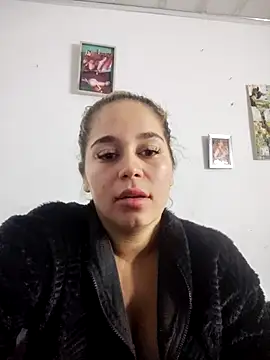 Snapshot of LaurenWelly_ chatting on 12/01/25, 09:47 LaurenWelly online show from 12/01/25, 09:47