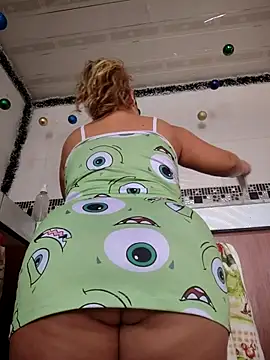 Snapshot of LaurenWelly_ chatting on 12/04/25, 07:44 LaurenWelly online show from 12/04/25, 07:44