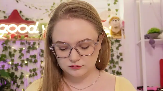 MonicaAsis online show from 02/05/26, 06:12