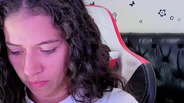 daniela rivasth online show from 09/11/25, 03:17