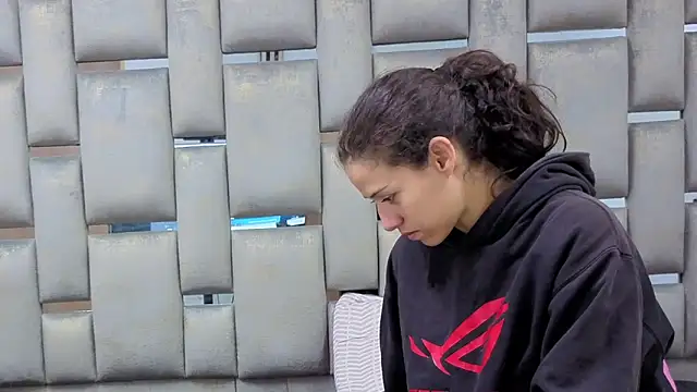 daniela rivasth online show from 09/26/25, 04:49