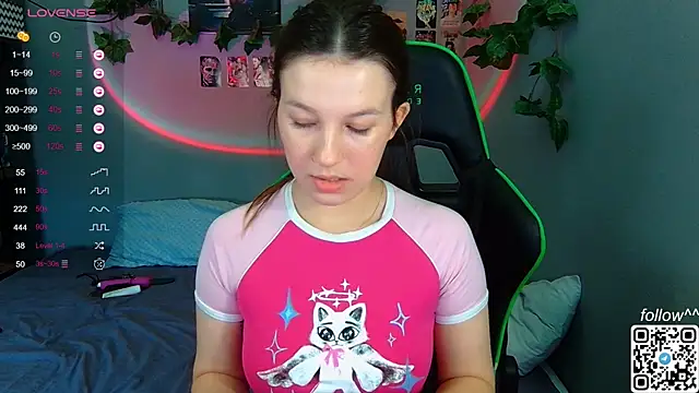 Snapshot of Cutie_Vicky chatting on 12/21/24, 04:30 Cutie Vicky online show from 12/21/24, 04:30